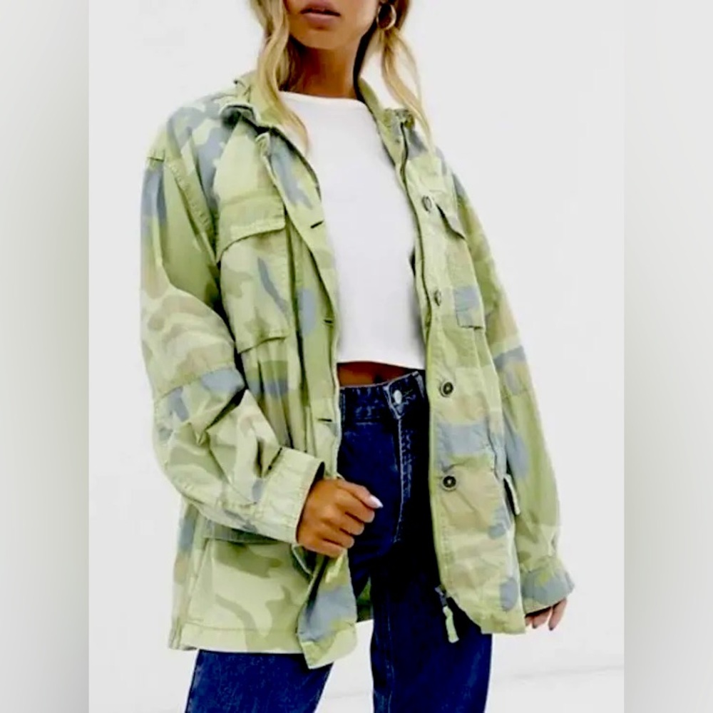 Free People Camo “Lead the Way” Utility Jacket Size Large EUC Pit to pit 24